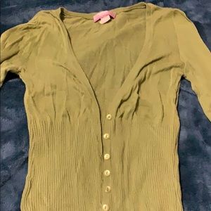 Green cardigan with elbow length sleeve